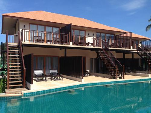 Imagen general del Hotel Blue Bay Resort, Ban Ta Reua. Foto 9