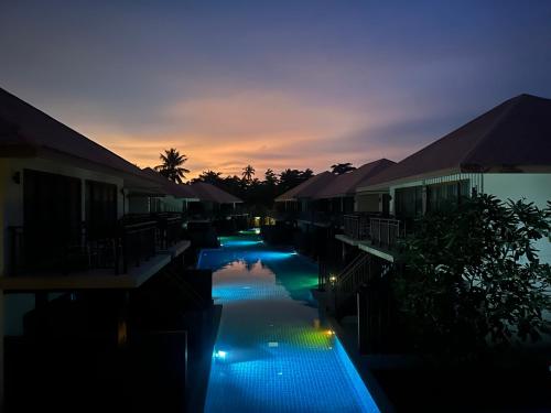 Imagen general del Hotel Blue Bay Resort, Ban Ta Reua. Foto 17