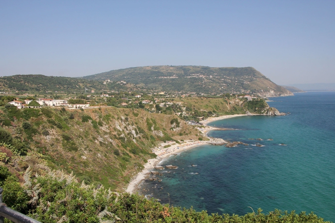 Imagen de los exteriores del Hotel Blue Bay Resort, Ricadi. Foto 4