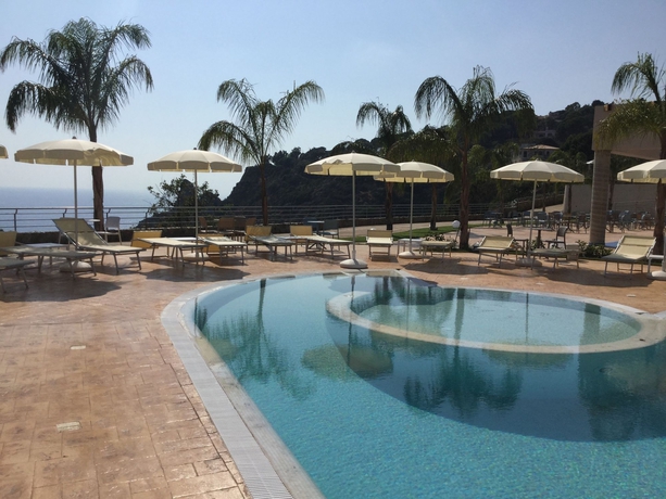 Imagen de la piscina del Hotel Blue Bay Resort, Ricadi. Foto 10