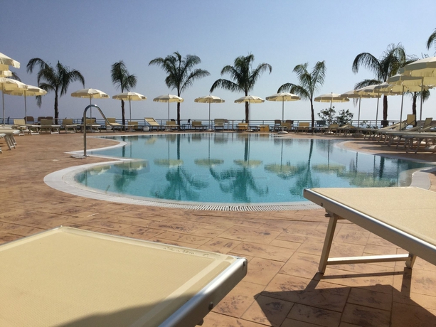 Imagen de la piscina del Hotel Blue Bay Resort, Ricadi. Foto 12