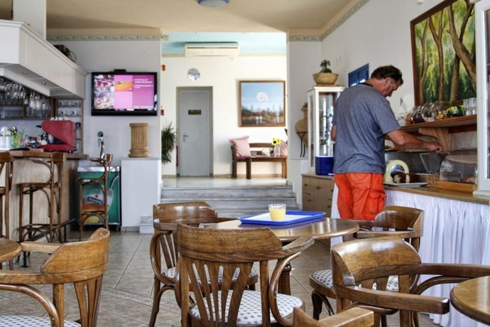 Imagen del bar/restaurante del Hotel Blue Bay Resort Village. Foto 4