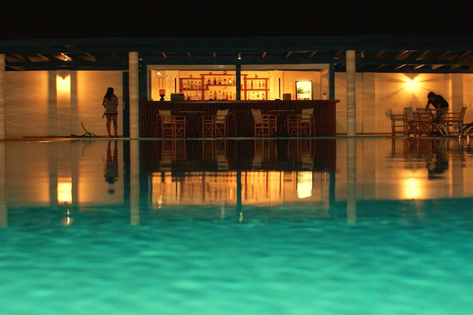 Imagen de la piscina del Hotel Blue Bay Villas. Foto 12