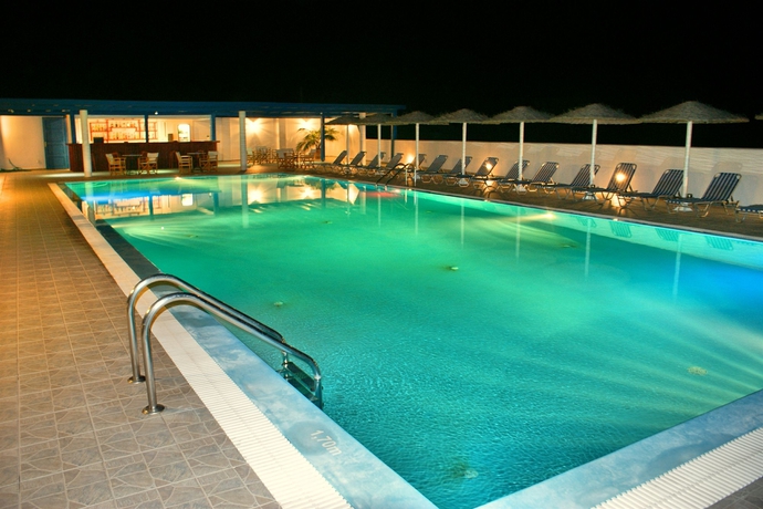 Imagen de la piscina del Hotel Blue Bay Villas. Foto 13
