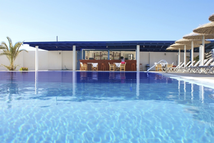 Imagen de la piscina del Hotel Blue Bay Villas. Foto 16