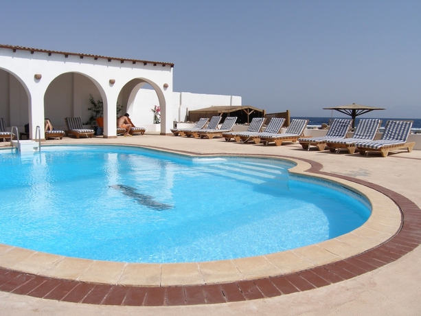 Imagen de la piscina del Hotel Blue Beach Club. Foto 17
