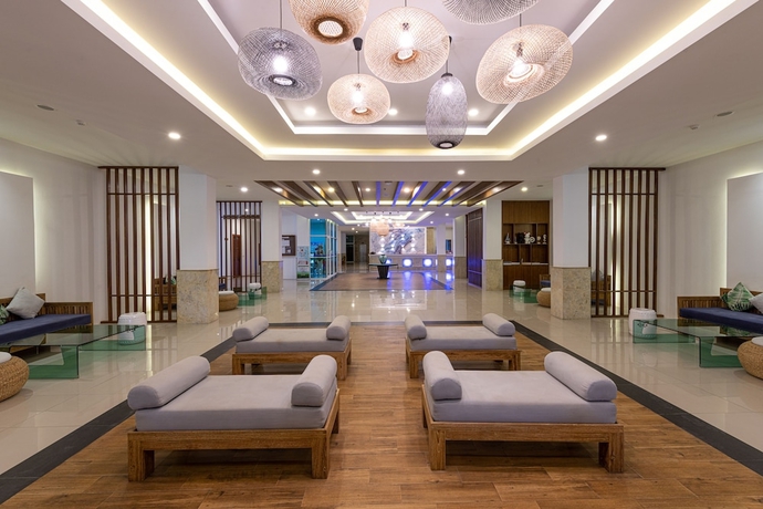 Imagen de los interiores del Hotel Blue Beach Grand Resort and Spa. Foto 13