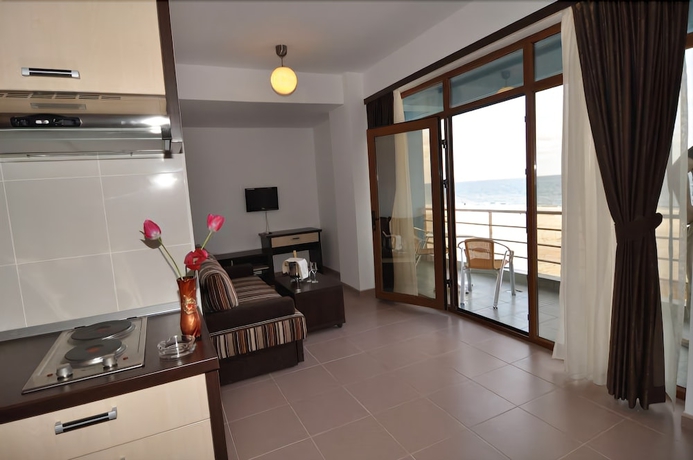 Imagen de la habitación del Hotel Blue Beach Studios. Foto 10