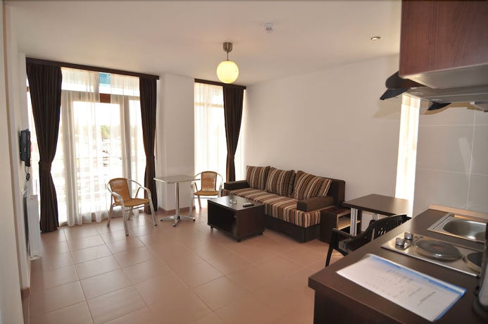 Imagen de la habitación del Hotel Blue Beach Studios. Foto 16