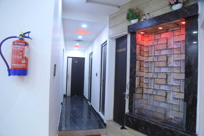 Imagen de los interiores del Hotel Blue Berry Agra. Foto 9