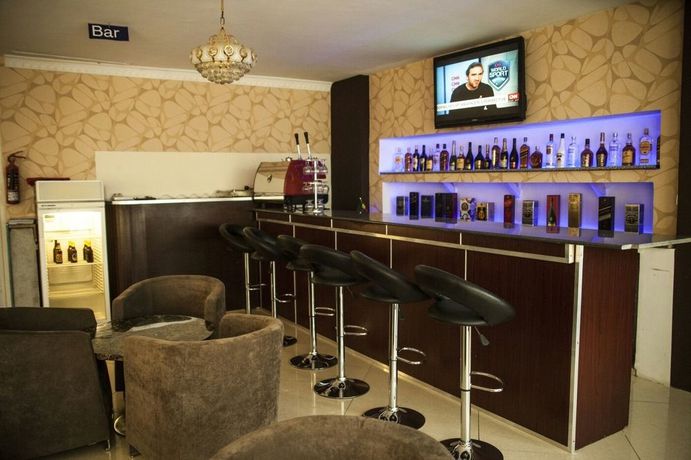 Imagen de los exteriores del Hotel Blue Birds International. Foto 13