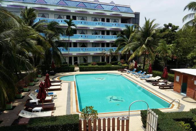 Imagen de la piscina del Hotel Blue Carina Inn 2. Foto 15
