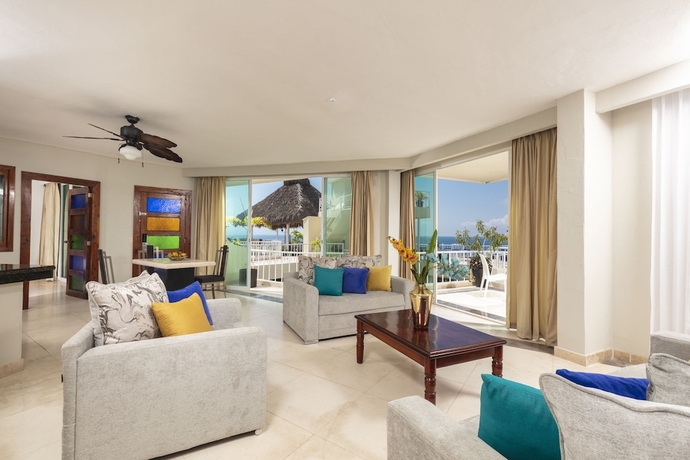 Imagen de la habitación del Hotel Blue Chairs Beachfront Resort Puerto Vallarta - Adults Only. Foto 9