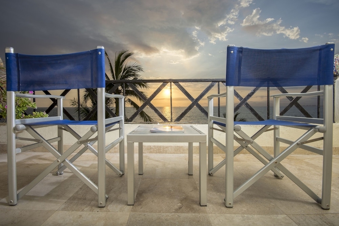 Imagen general del Hotel Blue Chairs Beachfront Resort Puerto Vallarta - Adults Only. Foto 1
