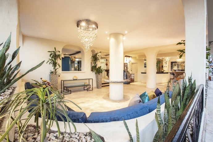 Imagen de los interiores del Hotel Blue Chairs Resort By The Sea - Adults Only. Foto 17