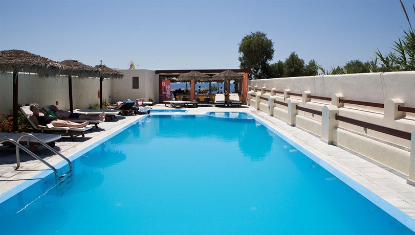 Imagen de la piscina del Hotel Blue Diamond Bay. Foto 7