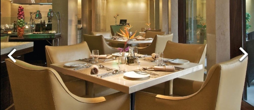 Imagen del bar/restaurante del Hotel Blue Diamond - Ihcl Seleqtions. Foto 2