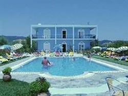 Imagen de la piscina del Hotel Blue Diamond Studios. Foto 5