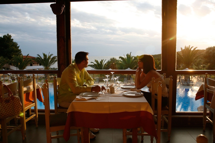 Imagen del bar/restaurante del Hotel Blue Dolphin. Foto 6