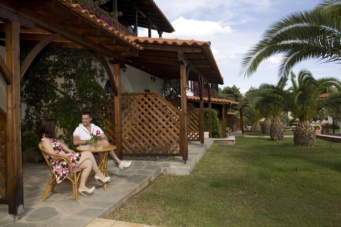 Imagen de los exteriores del Hotel Blue Dolphin, Metamorfosi. Foto 13