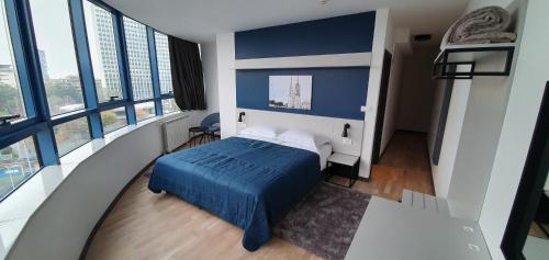 Imagen de la habitación del Hotel Blue. Foto 8