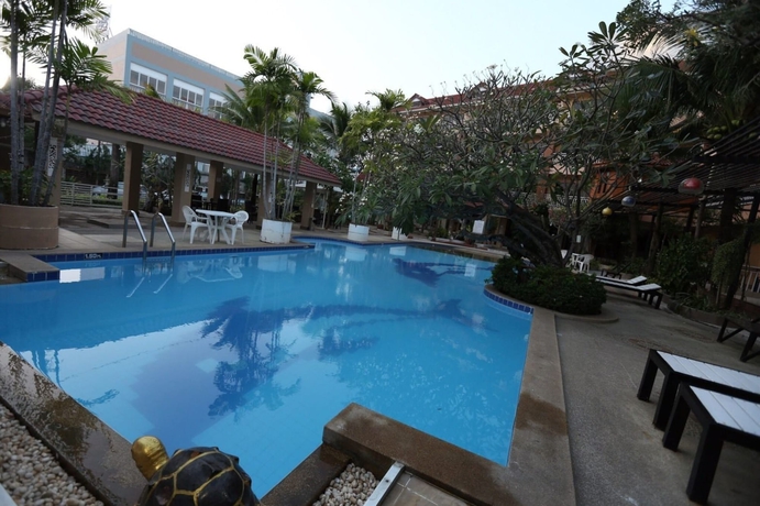 Imagen de la piscina del Hotel Blue Garden Resort Pattaya. Foto 18
