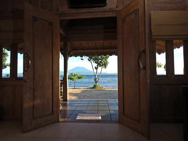 Imagen general del Hotel Blue Harbor Beachfront Villas and Resto. Foto 4