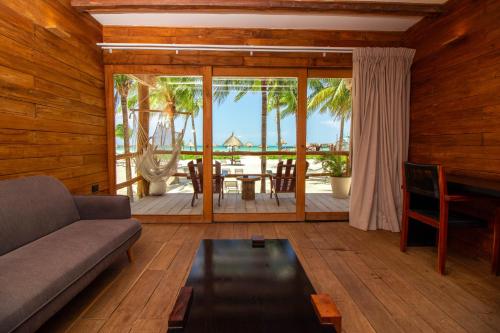 Imagen de la habitación del Hotel Blue Holbox. Foto 12