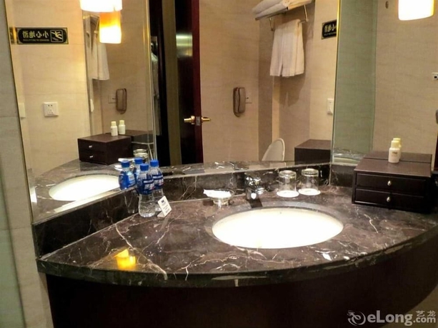 Imagen de la habitación del Hotel Blue Horizon International. Foto 8