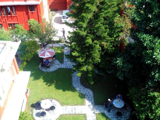 Imagen de los exteriores del Hotel Blue Horizon, Katmandu. Foto 10