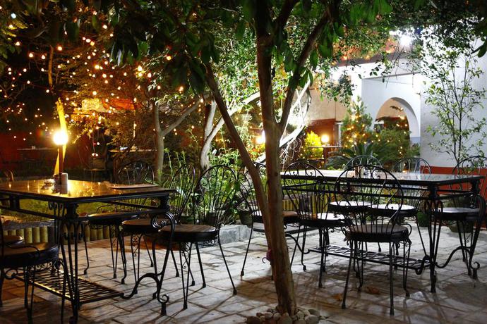 Imagen del bar/restaurante del Hotel Blue Horizon, Katmandu. Foto 2