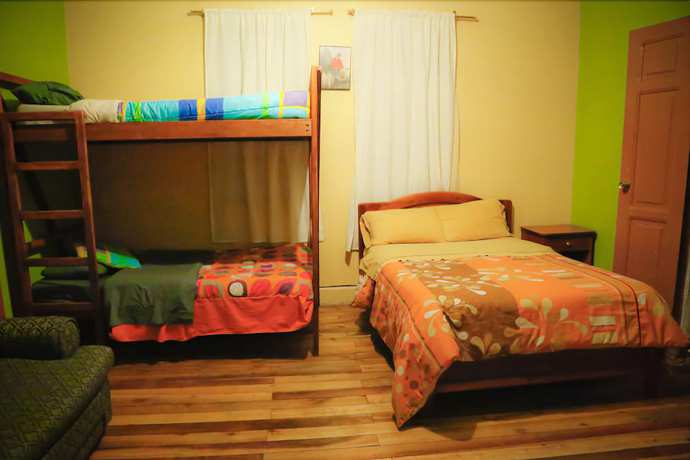 Imagen de la habitación del Hotel Blue House Youth Hostel. Foto 5