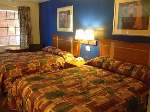 Imagen de la habitación del Hotel Blue Jay Inn and Suites. Foto 9