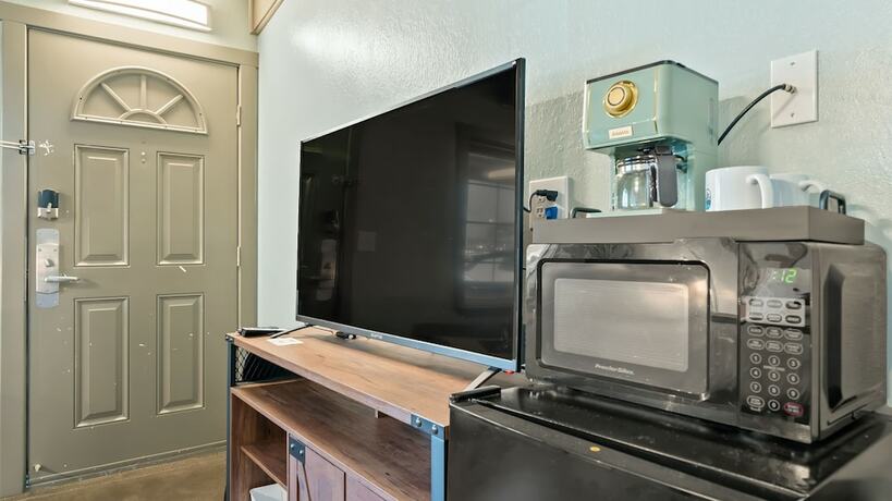 Imagen general del Hotel Blue Jay Lodge. Foto 2