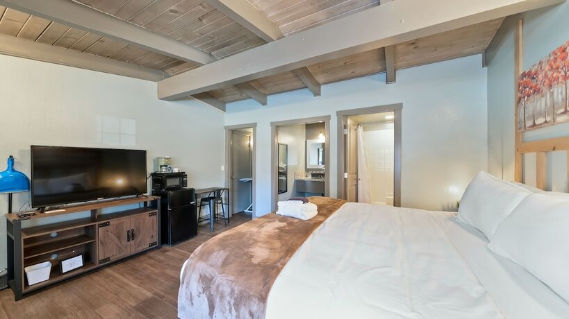 Imagen general del Hotel Blue Jay Lodge. Foto 4