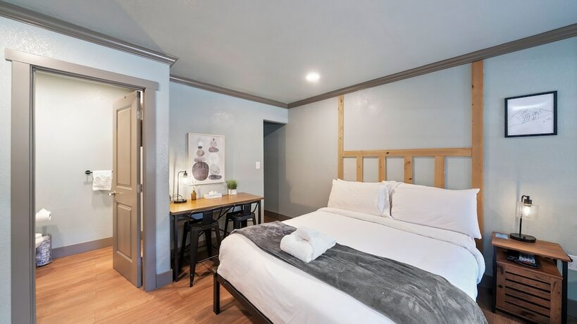 Imagen general del Hotel Blue Jay Lodge. Foto 6