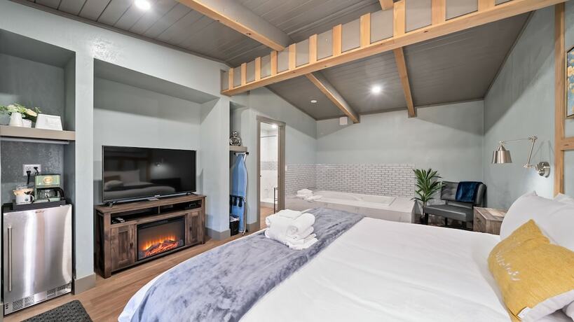 Imagen general del Hotel Blue Jay Lodge. Foto 7