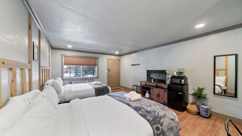 Imagen general del Hotel Blue Jay Lodge. Foto 10