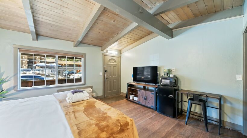 Imagen general del Hotel Blue Jay Lodge. Foto 11