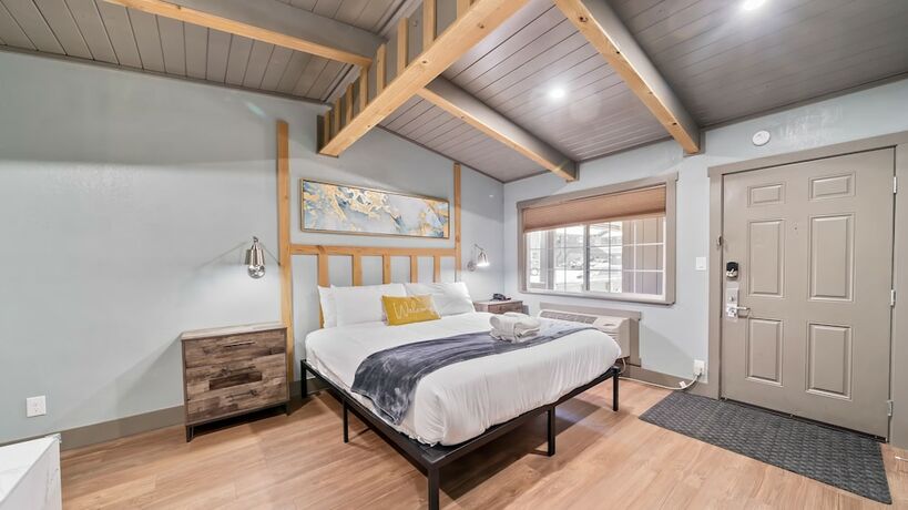 Imagen general del Hotel Blue Jay Lodge. Foto 12