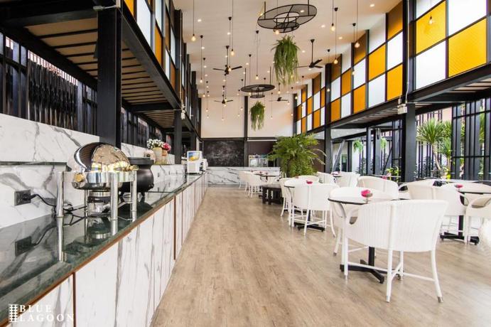 Imagen del bar/restaurante del Hotel Blue Lagoon. Foto 3