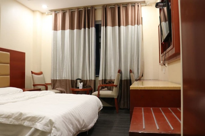 Imagen de la habitación del Hotel Blue Lagoon, Haridwar. Foto 3