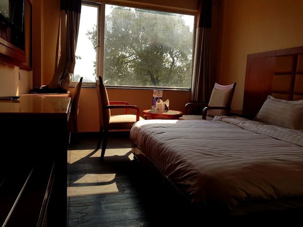 Imagen de la habitación del Hotel Blue Lagoon, Haridwar. Foto 12