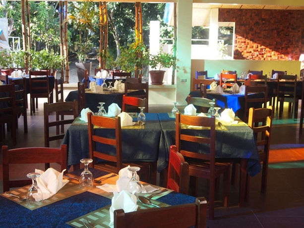 Imagen del bar/restaurante del Hotel Blue Lagoon Inn and Suites. Foto 1
