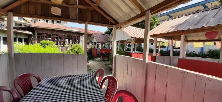 Imagen del bar/restaurante del Hotel Blue Lagoon, Mirik. Foto 4