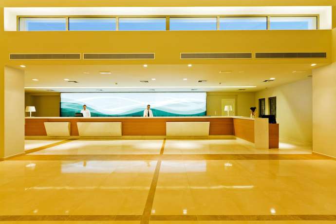 Imagen de los interiores del Hotel Blue Lagoon Village. Foto 18