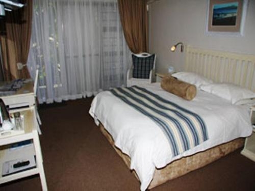 Imagen de la habitación del Hotel Blue Lagoon and Conference Centre. Foto 8