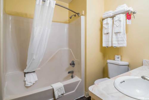 Imagen de la habitación del Hotel Blue Line Inn Lake George. Foto 11