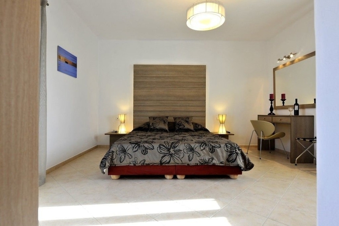 Imagen de la habitación del Hotel Blue Mare Villas. Foto 5