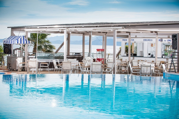 Imagen de la piscina del Hotel Blue Marine Resort and Spa. Foto 10